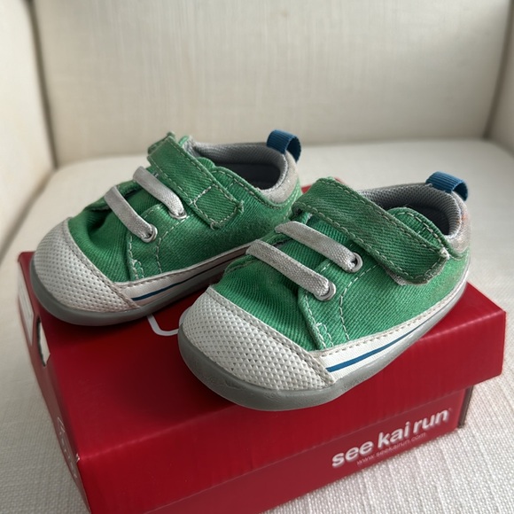 See Kai Run, Stevie II, size 4 in Green Shoe - Picture 2 of 5